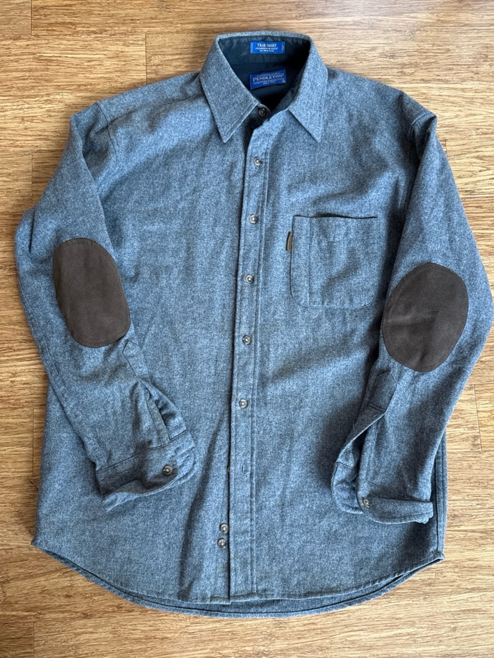 Pendleton Gray Wool Trail Shirt with brown elbow patches size medium 100% wool